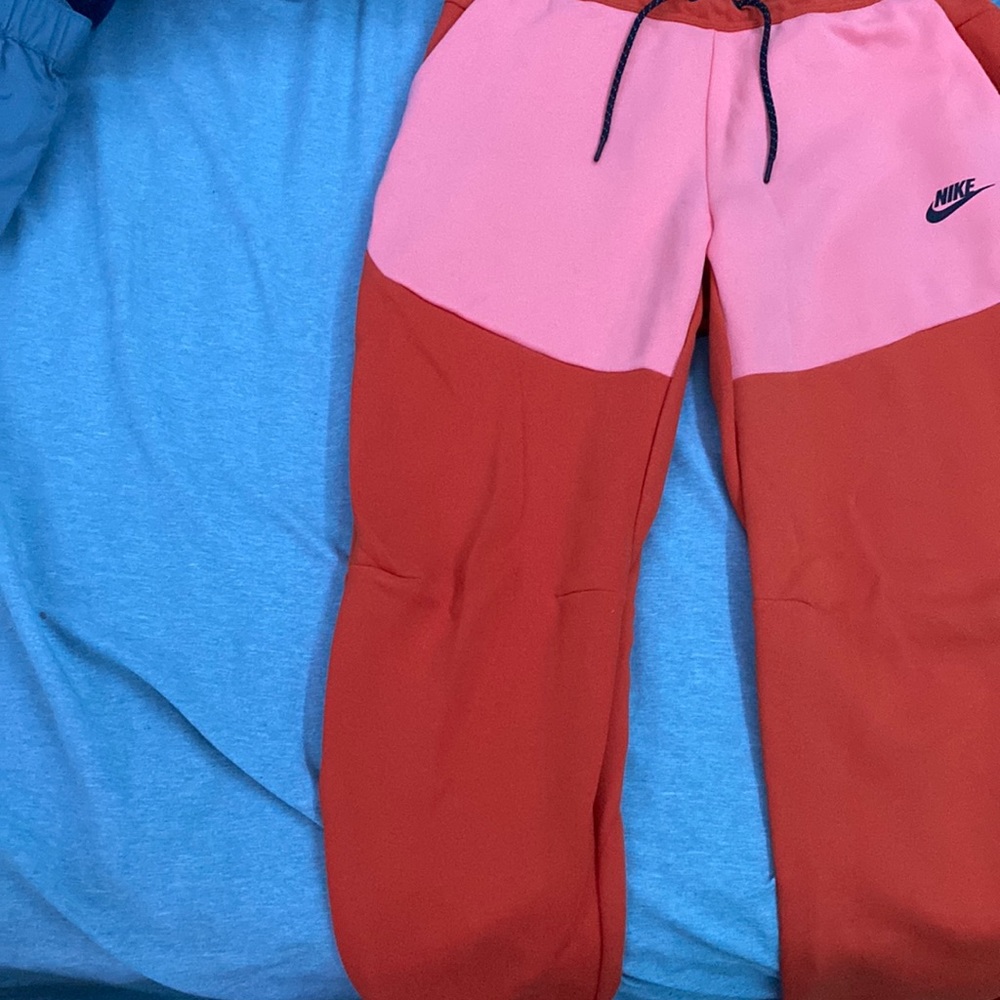 I’m selling these orange Nike tech sweatpants , Size MEDIUM , worn once ,